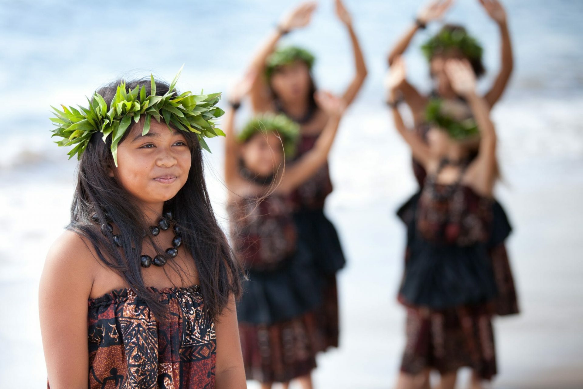 Hula Mädchen Am Strand Shutterstock 105859043 Hula Maedchen am Strand shutterstock 105859043