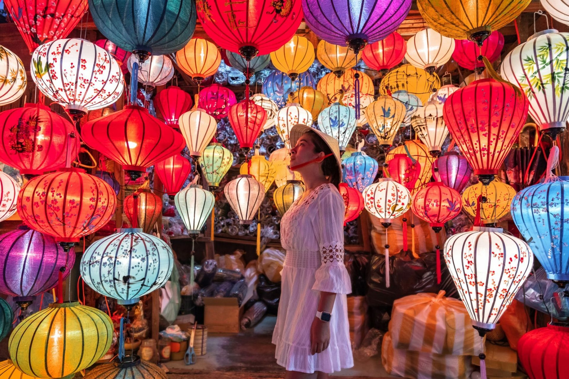 Laternen in Hoi An shutterstock 1477602647