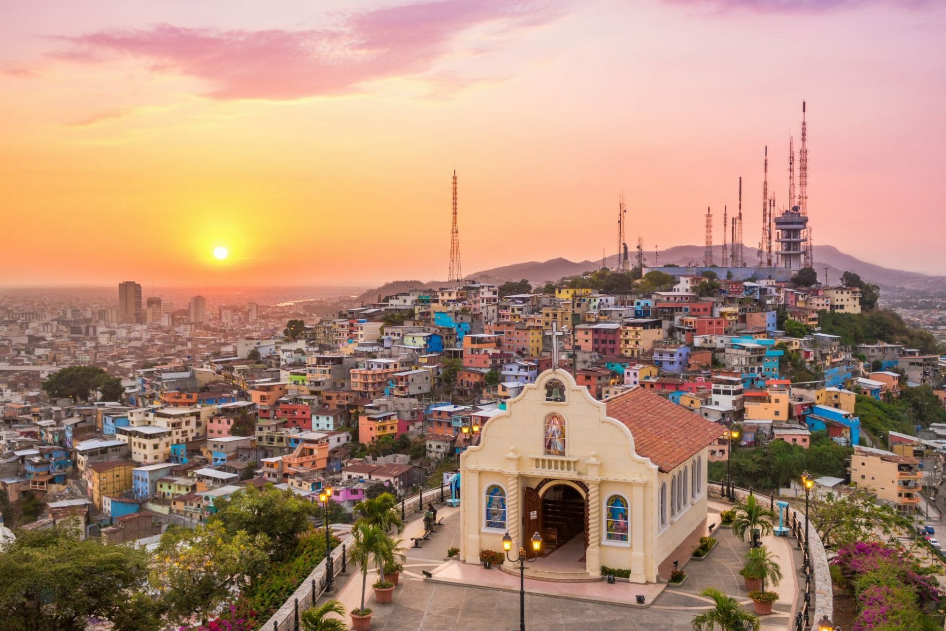 Sonnenuntergang In Der Stadt Guayaquil Shutterstock 1689205858 Sonnenuntergang in der Stadt Guayaquil shutterstock 1689205858